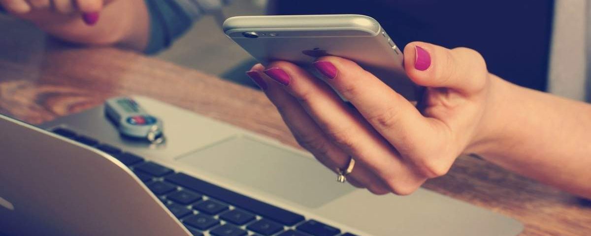 Luxury Law guide offering practical tips for international buyers purchasing property in Italy remotely, including legal assistance and virtual tools