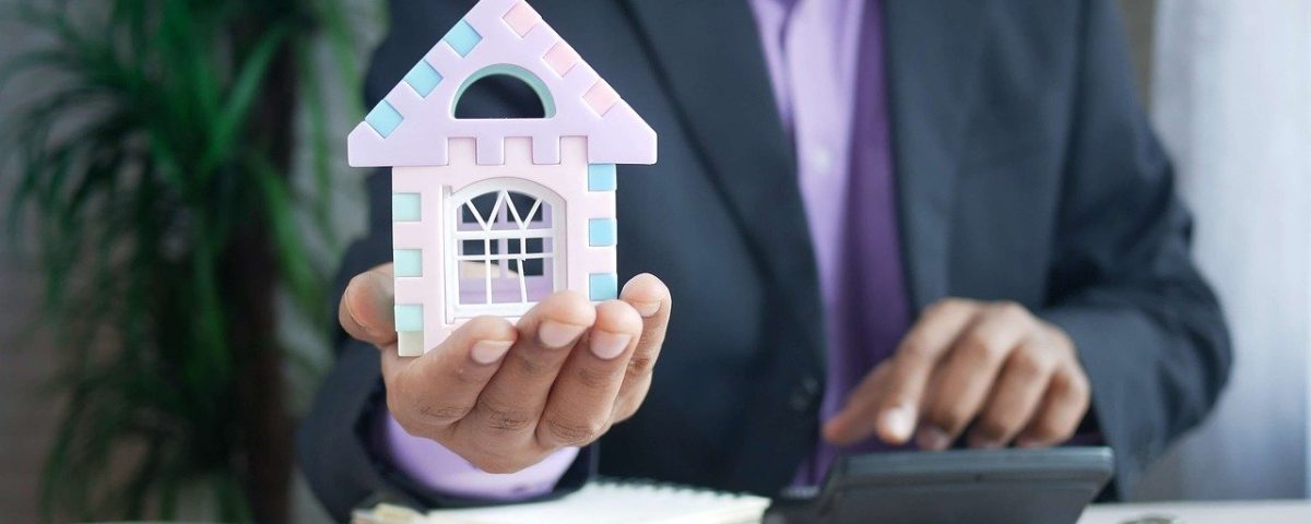 Italian real estate lawyer guide for international buyers mastering Italian property law and cross-border transactions