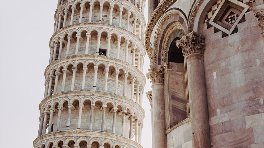 Italian real estate lawyer assisting Canadian buyers with cross-border legal issues and property purchases in Italy